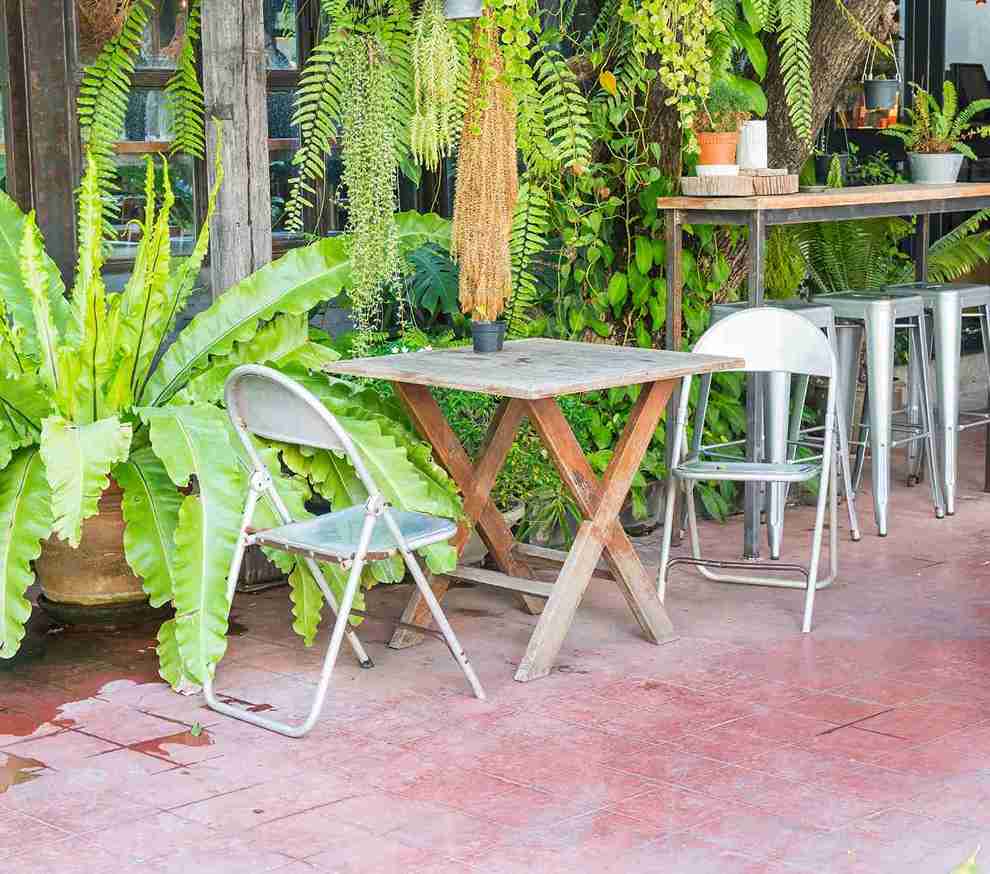 garden-furniture-assembling